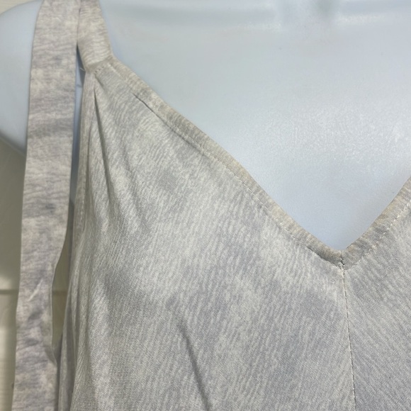 Sam and Jess Blue Gray Romper Flowy Leg Size Medium M Rayon - Picture 11 of 11